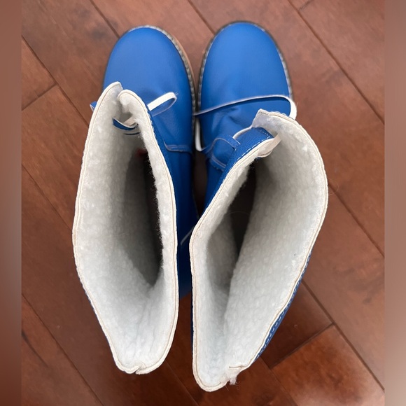 Blue Faux Leather Sherpa Lined Slipper Boots, size 8 - Picture 6 of 7